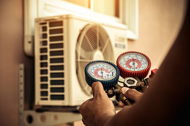 Professional Ac Installation technician working in Valley Village, CA
